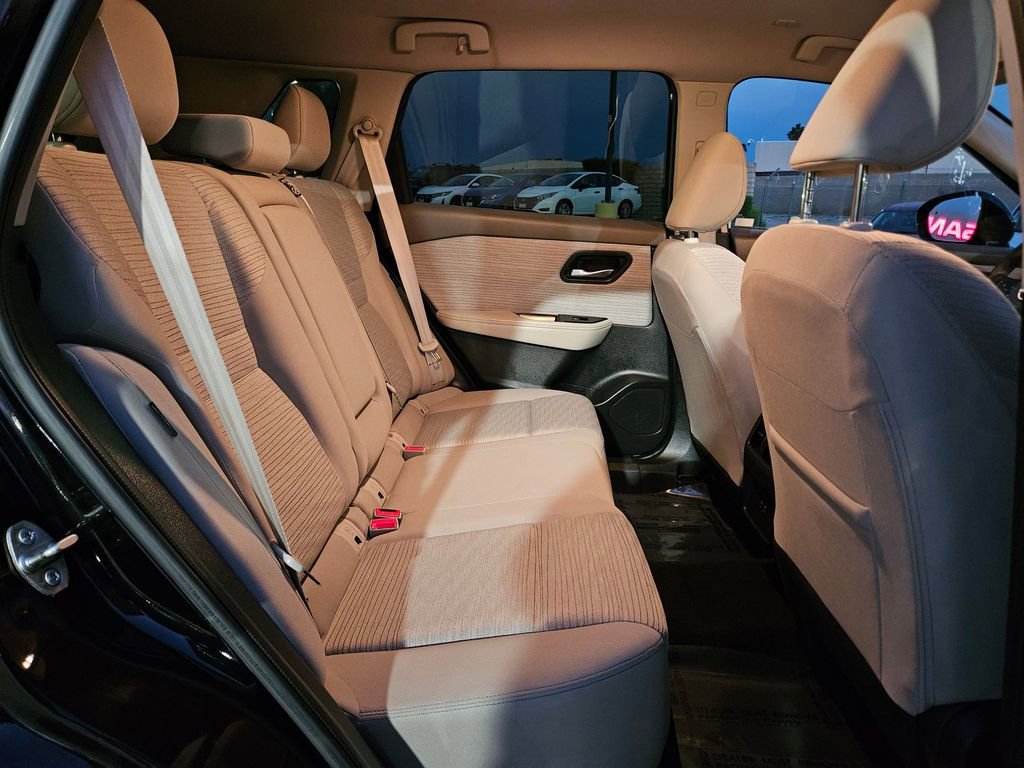 Used 2023 Nissan Rogue SV image 13