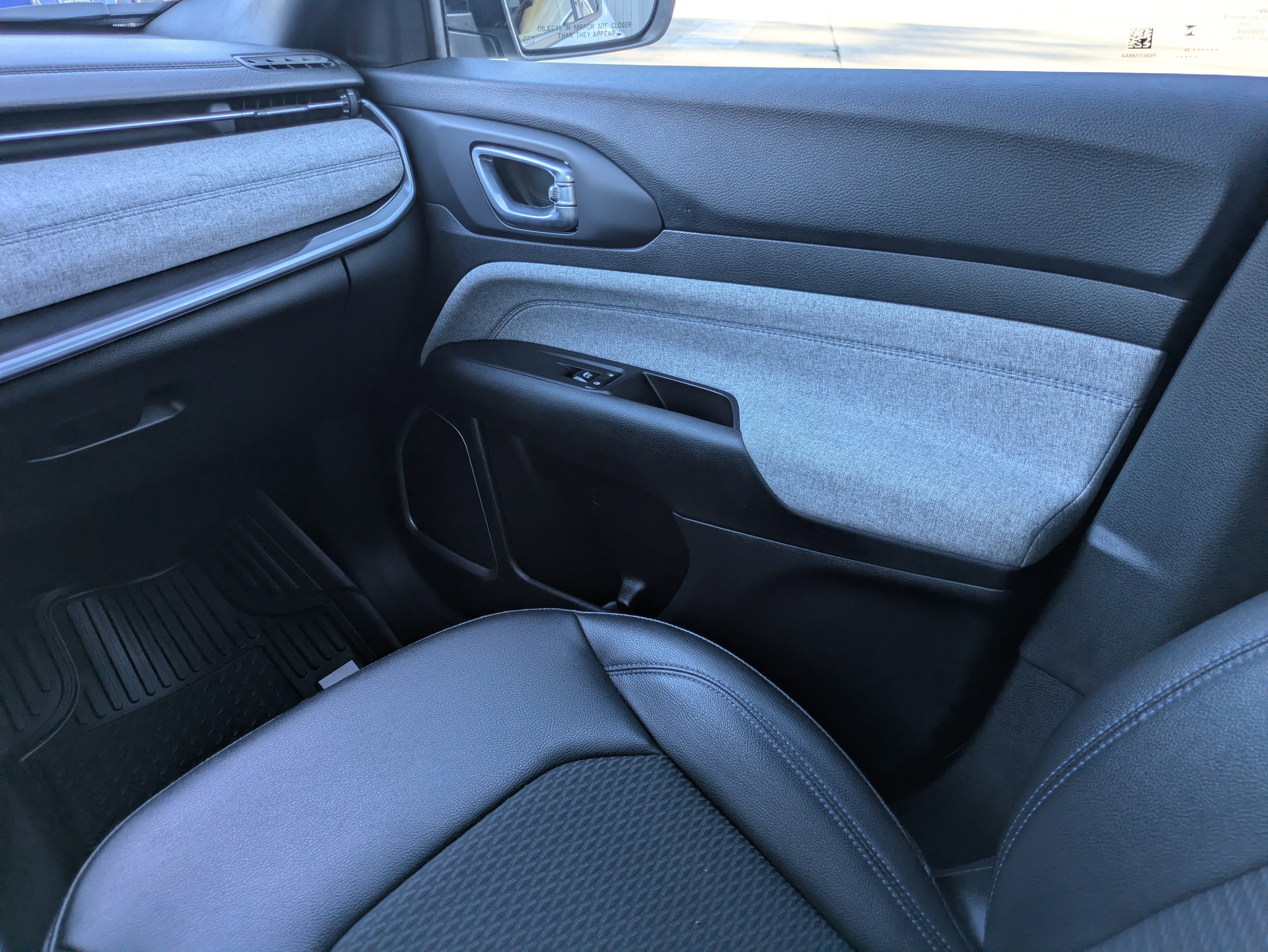 Used 2024 Jeep Compass Latitude image 11