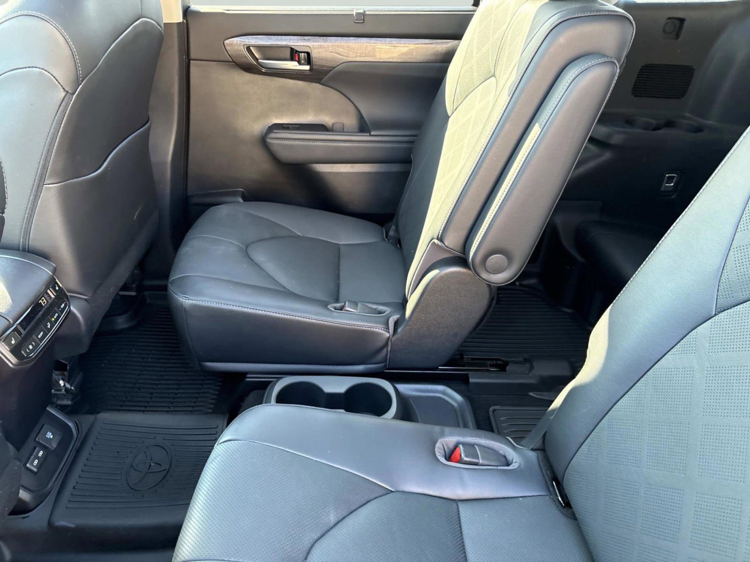 Used 2023 Toyota Highlander Platinum image 20