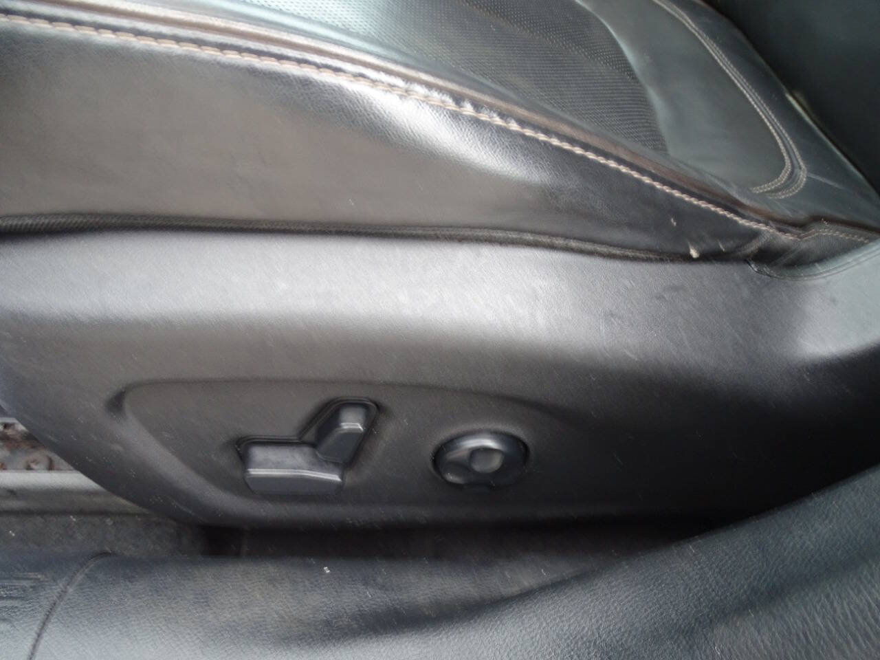 Used 2016 Chrysler 200 C w/ Premium Group FWD image 12