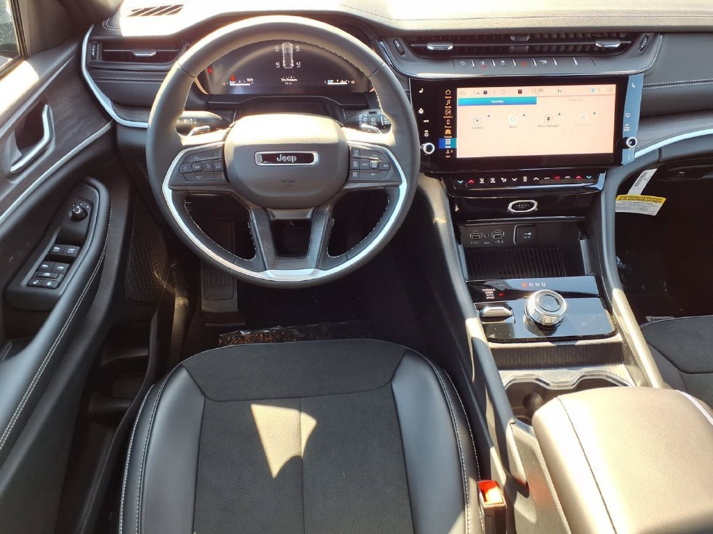 New 2026 Jeep Grand Cherokee Altitude AWD/4WD image 4