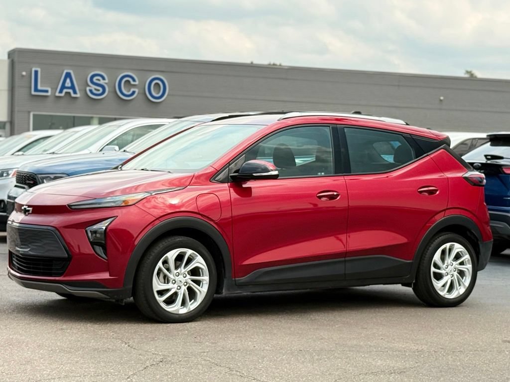 Used 2022 Chevrolet Bolt EUV LT w/ Comfort Package FWD image 1