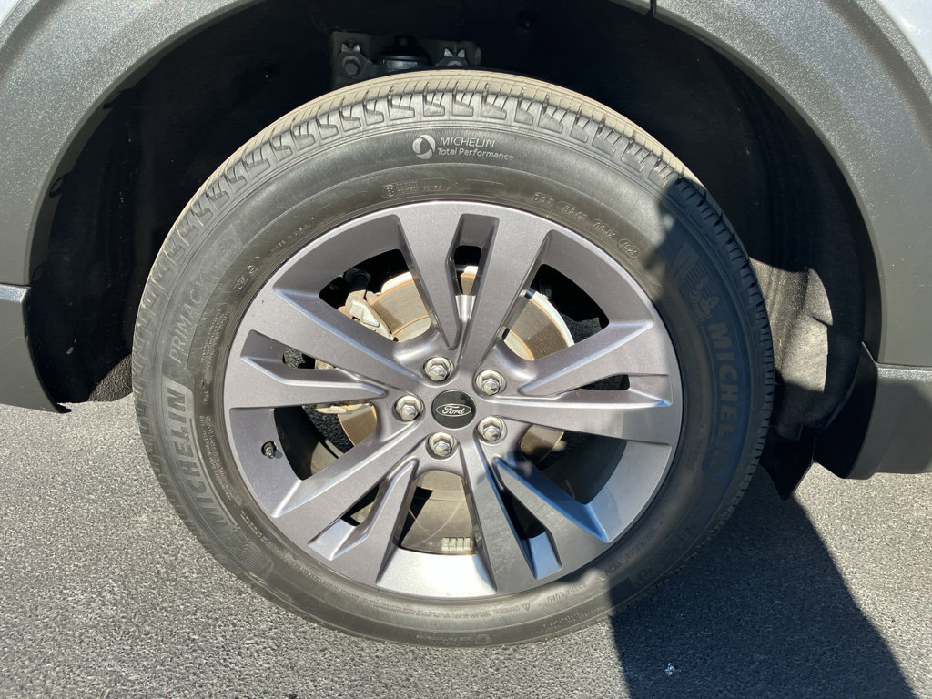 Certified 2021 Ford Explorer XLT w/ Equipment Group 202A image 9