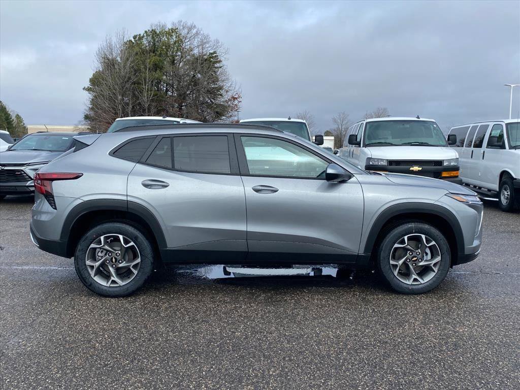 New 2026 Chevrolet Trax LT w/ Driver Confidence Package image 2