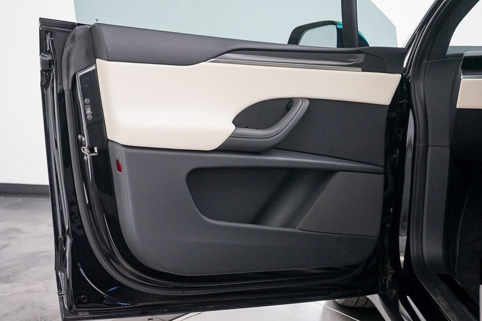 Used 2024 Tesla Model X Plaid image 22