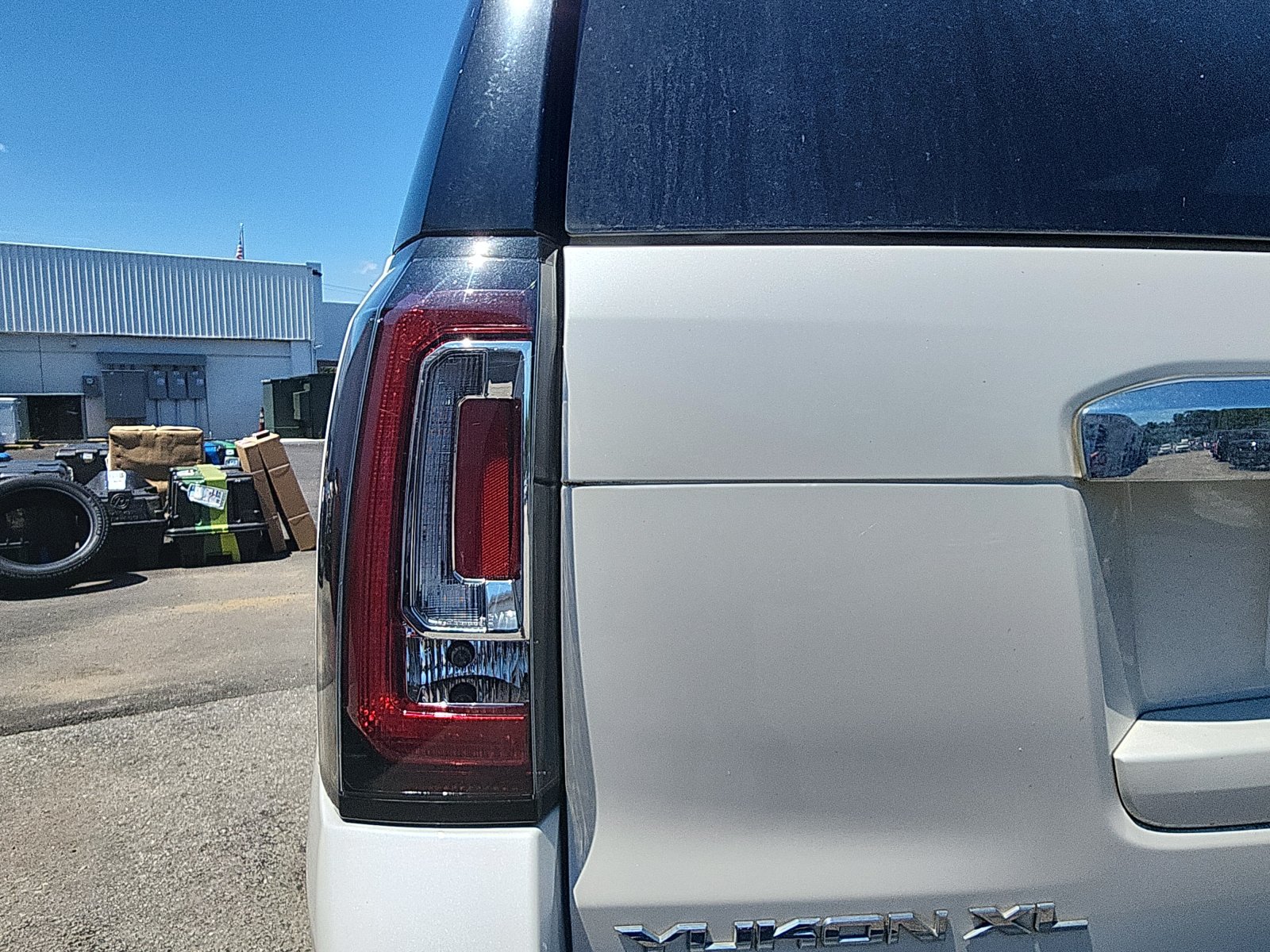 Used 2017 GMC Yukon XL Denali w/ Open Road Package RWD image 10