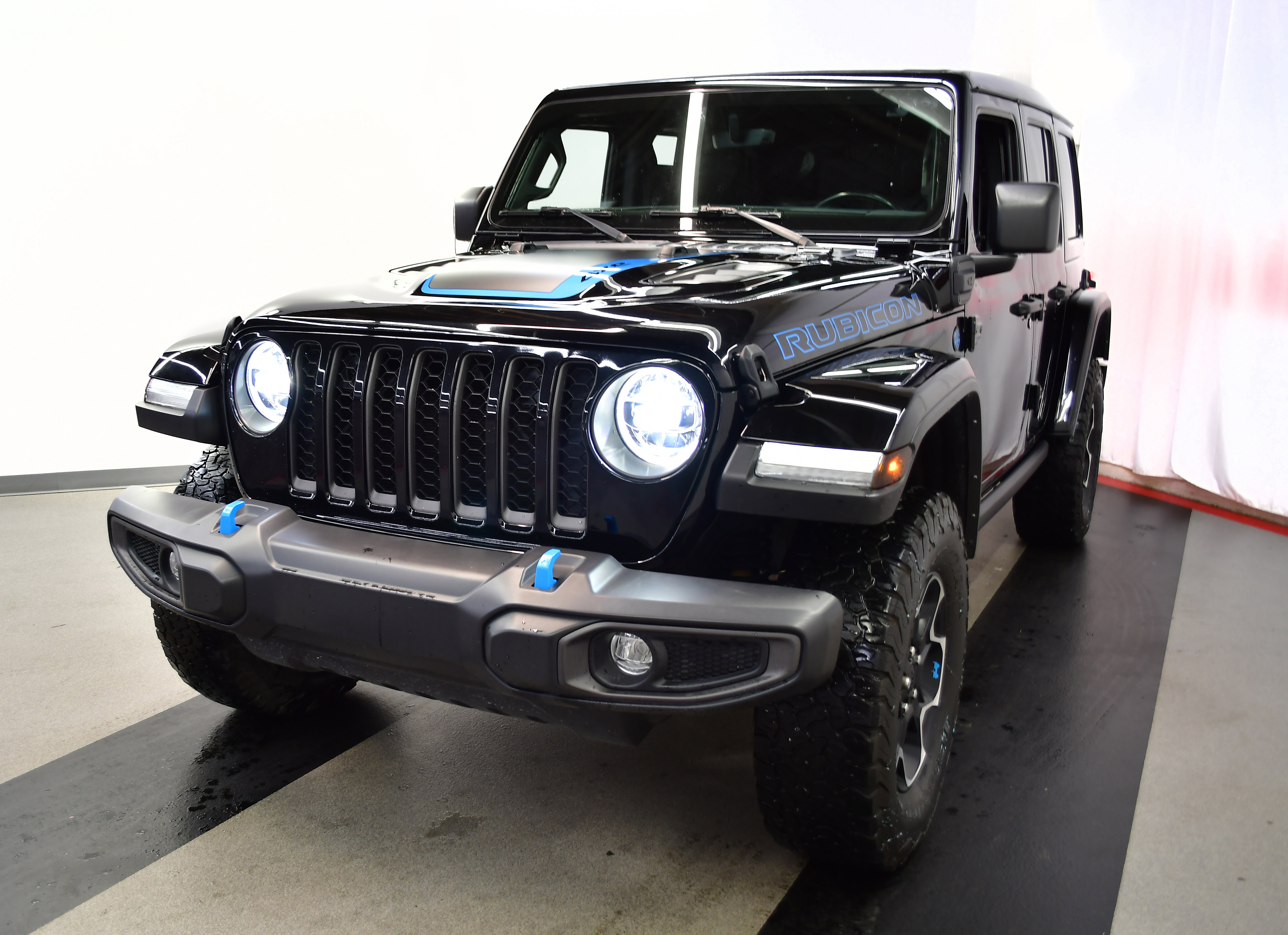 Used 2022 Jeep Wrangler Unlimited Rubicon 4xe w/ Cold Weather Group image 7