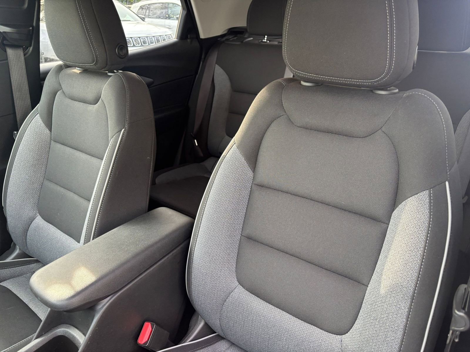 Used 2025 Chevrolet TrailBlazer LT image 35