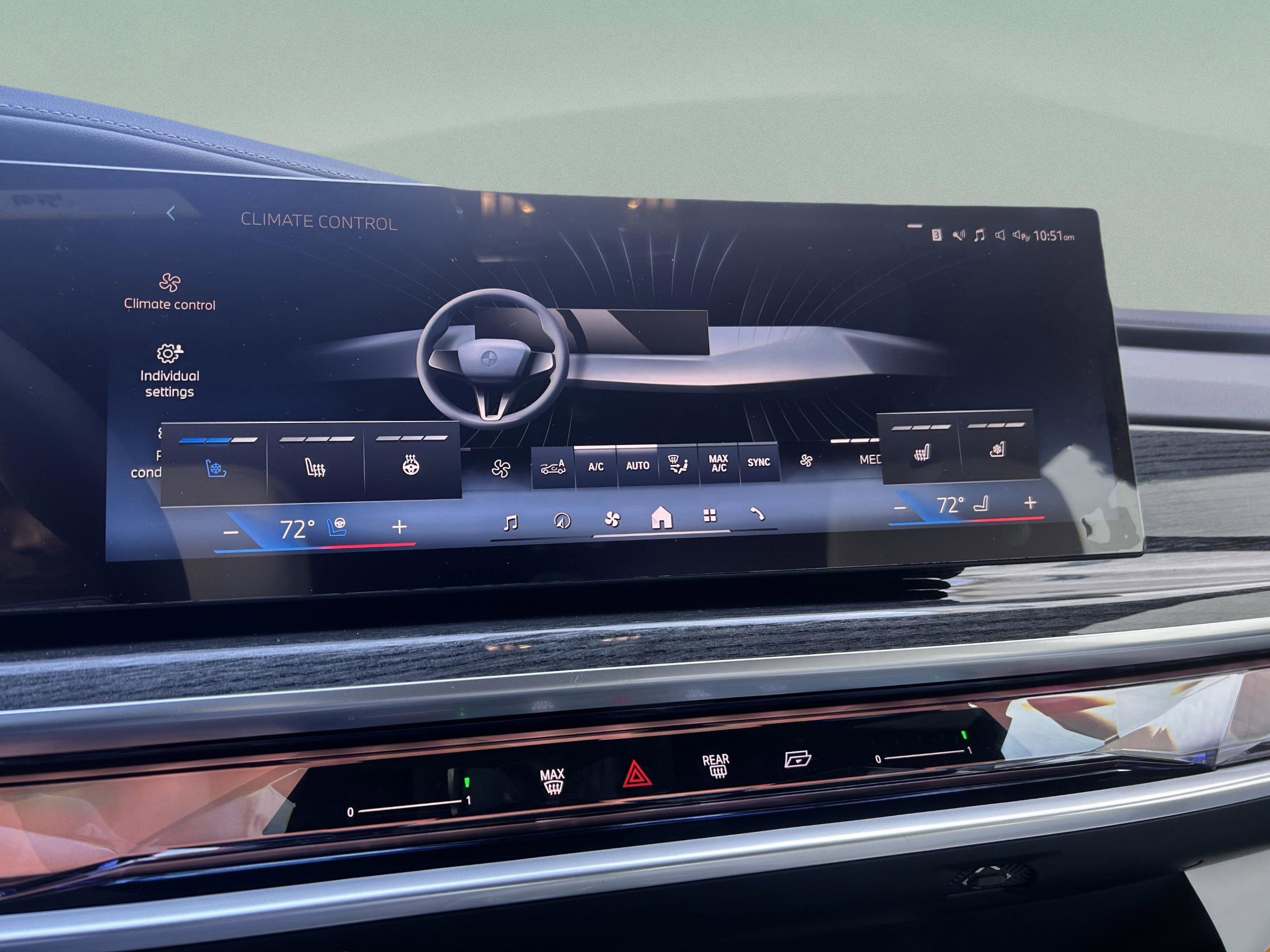 Used 2025 BMW i7 xDrive60 image 18