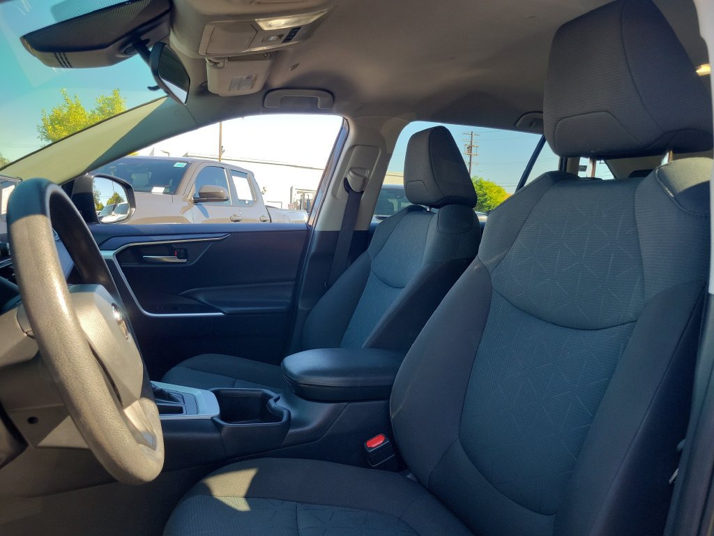 Used 2025 Toyota RAV4 XLE AWD/4WD image 18