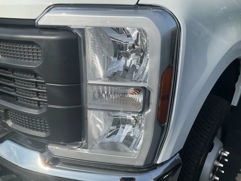 New 2026 Ford F350 XL AWD/4WD image 9