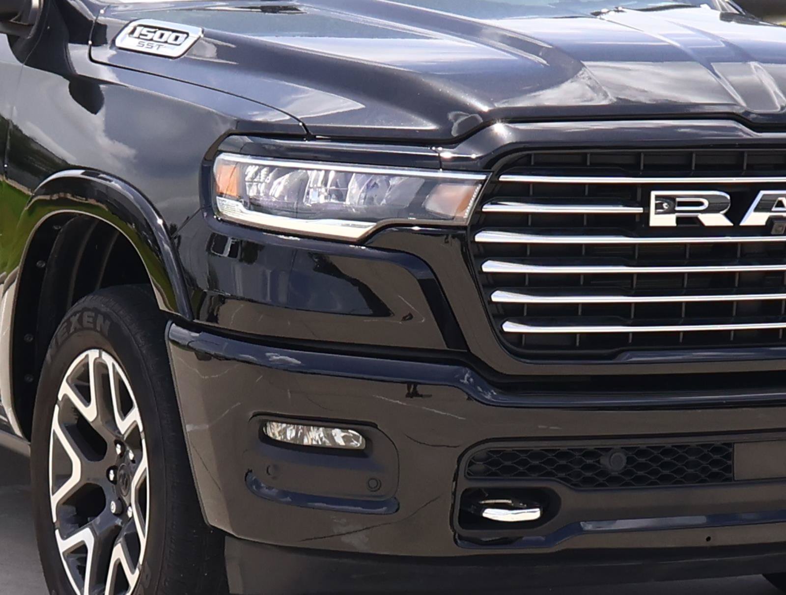 Used 2025 RAM 1500 Laramie w/ Laramie Southwest Edition AWD/4WD image 7