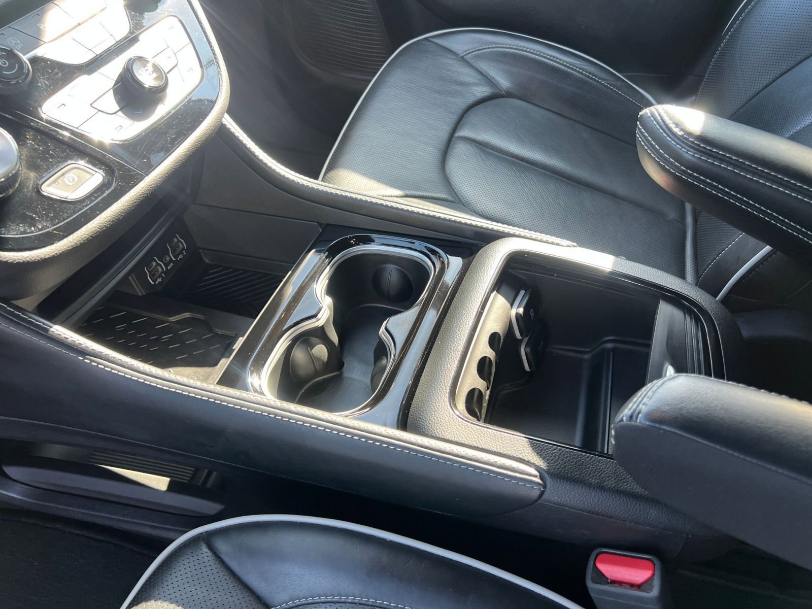 Used 2025 Chrysler Pacifica Limited image 39