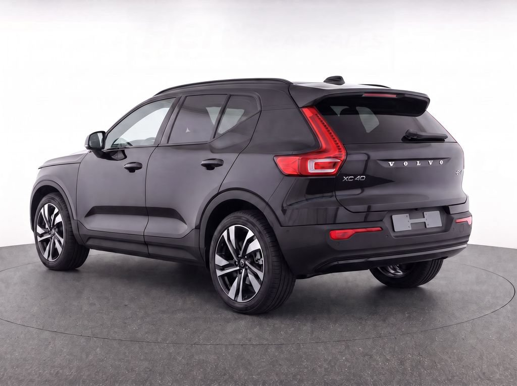 New 2026 Volvo XC40 B5 Plus w/ Climate Package AWD/4WD image 3
