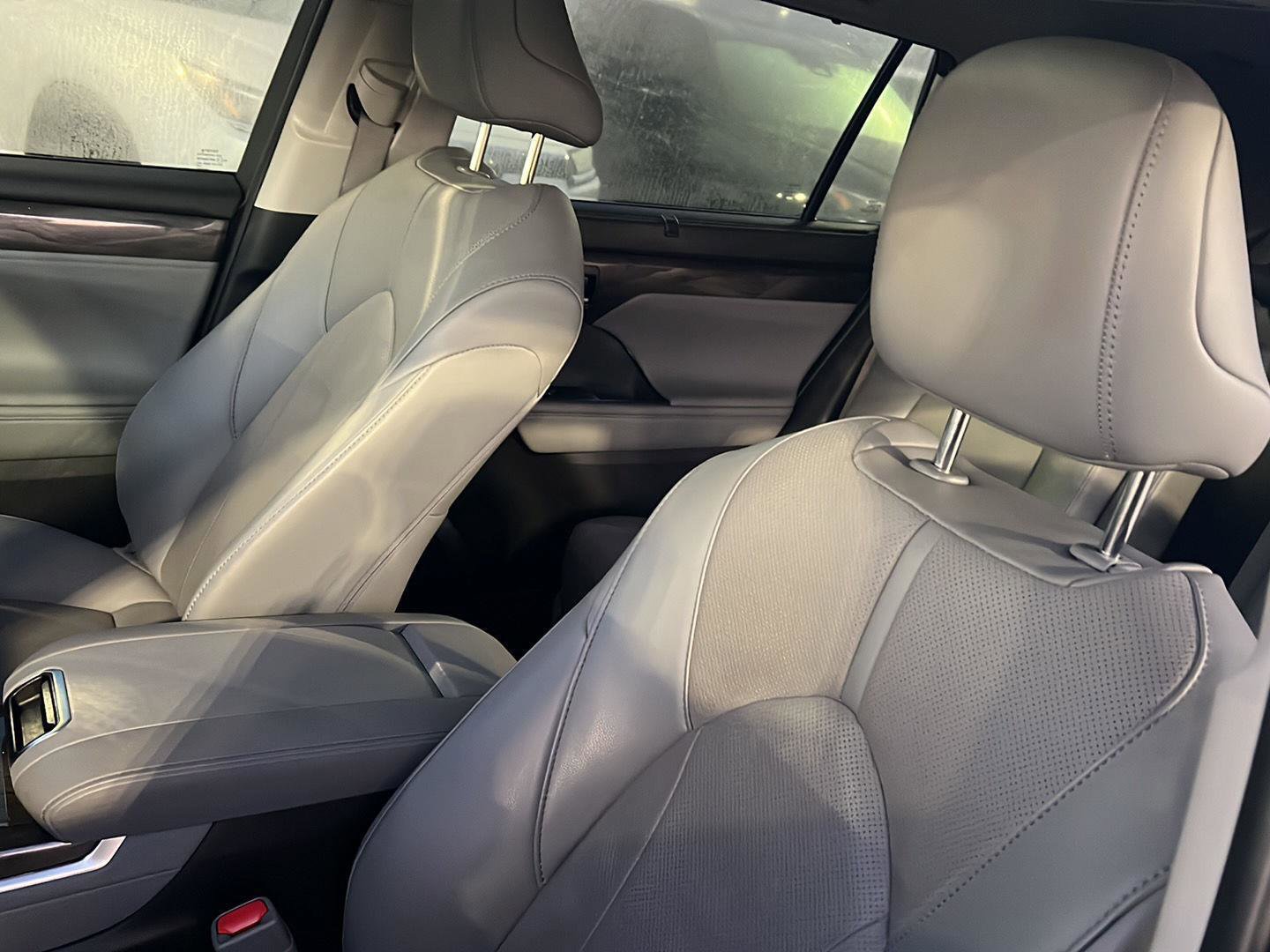Used 2024 Toyota Highlander Limited image 32