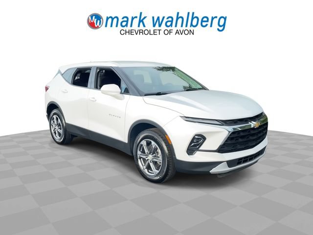 Used 2025 Chevrolet Blazer LT FWD image 2