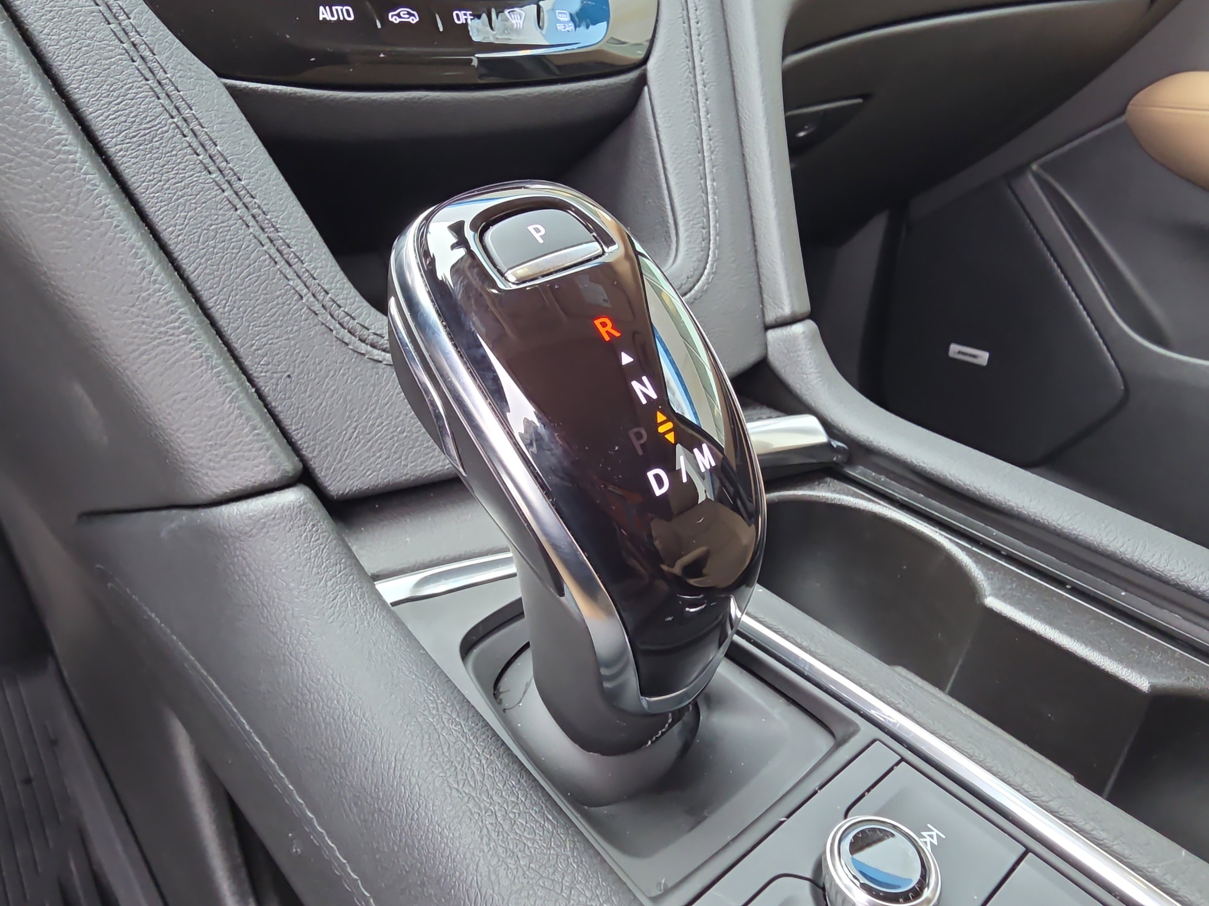 Used 2025 Cadillac XT6 Sport w/ Platinum Package image 29