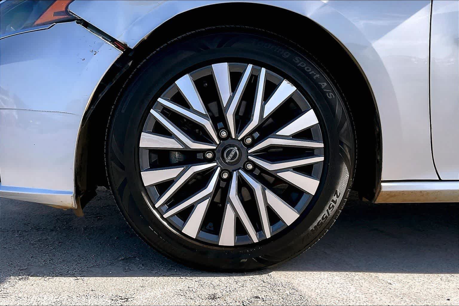 Used 2024 Nissan Altima 2.5 SV FWD image 8