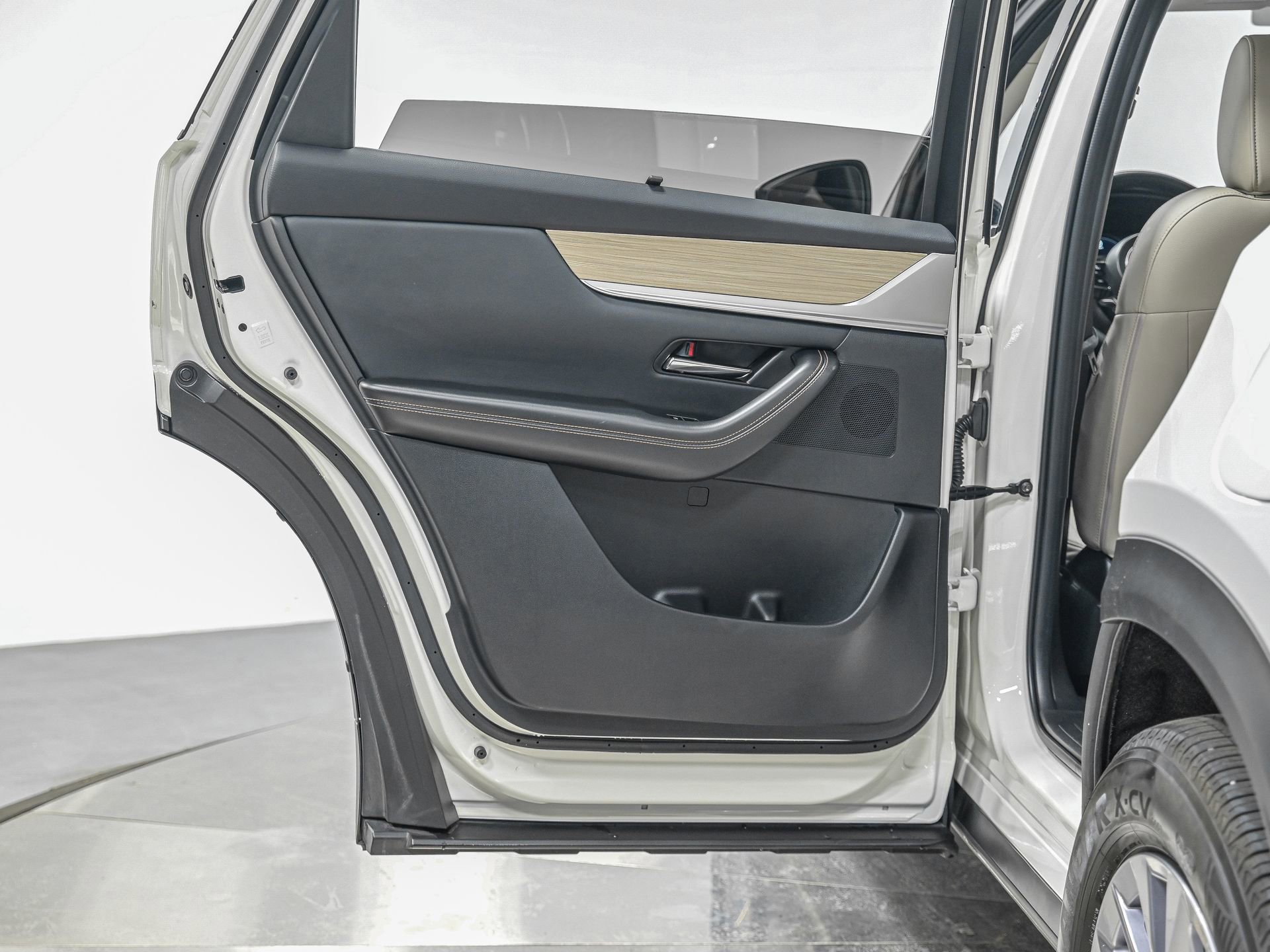 Used 2025 MAZDA CX-90 3.3 Turbo w/ Preferred Package image 28