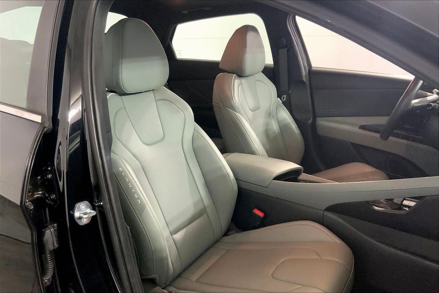 Used 2025 Hyundai Elantra Limited image 7