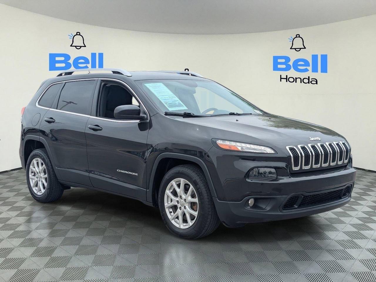 Used 2016 Jeep Cherokee Latitude FWD image 6