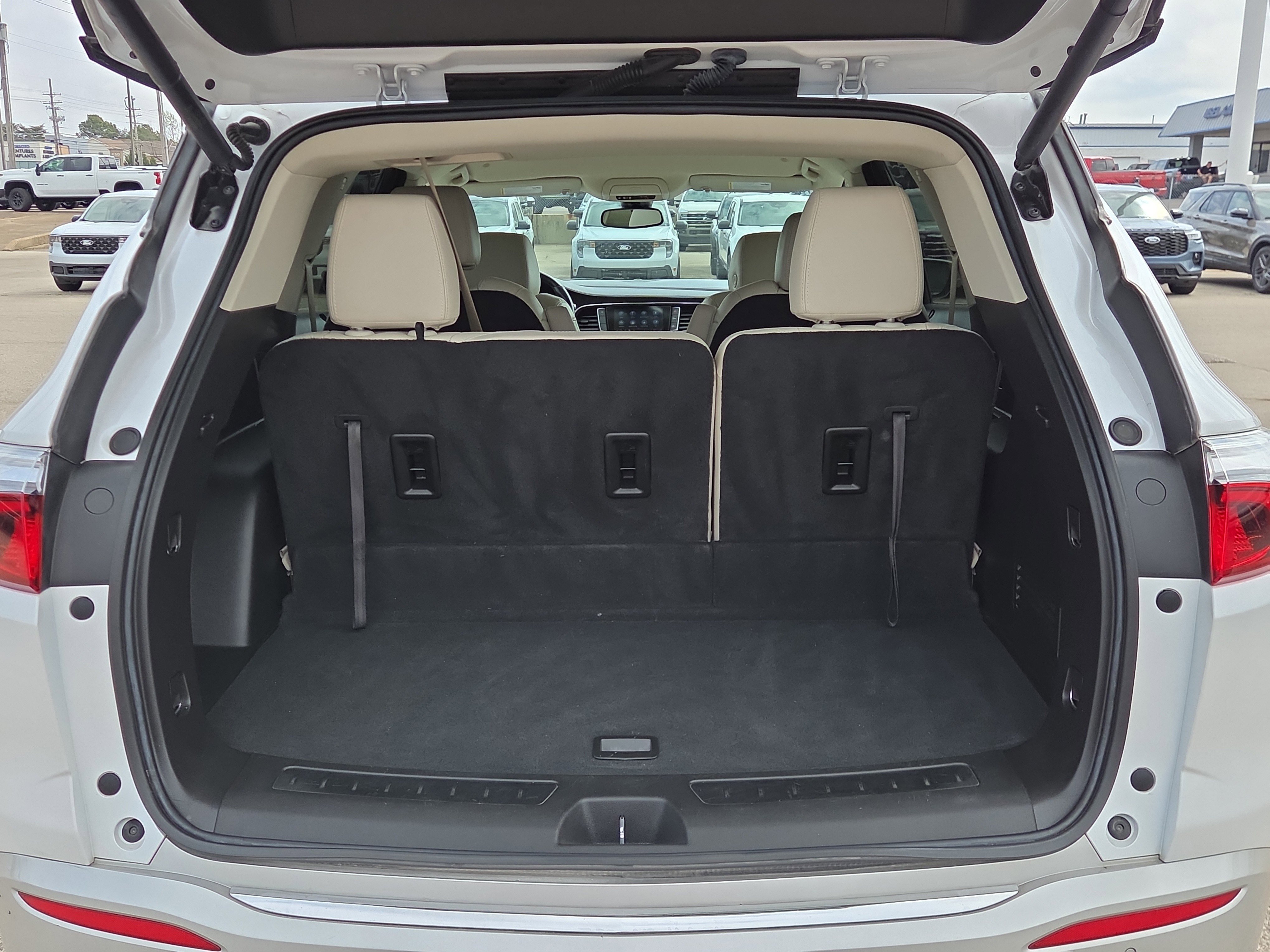 Used 2023 Buick Enclave Essence image 15