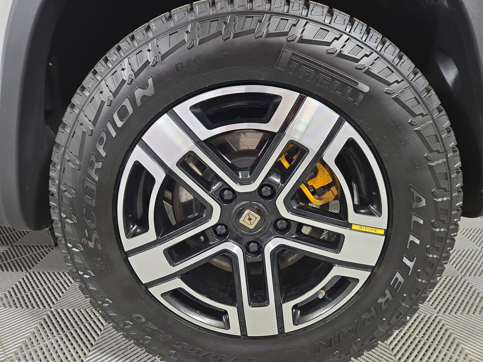 Used 2022 Rivian R1S Launch Edition image 10