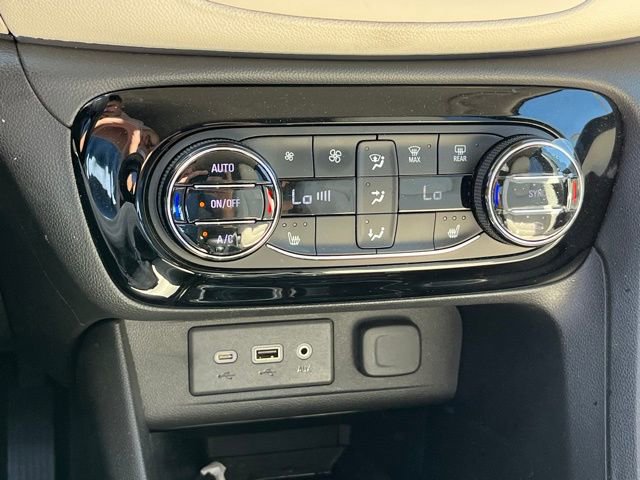 Used 2021 Buick Encore GX Essence image 18