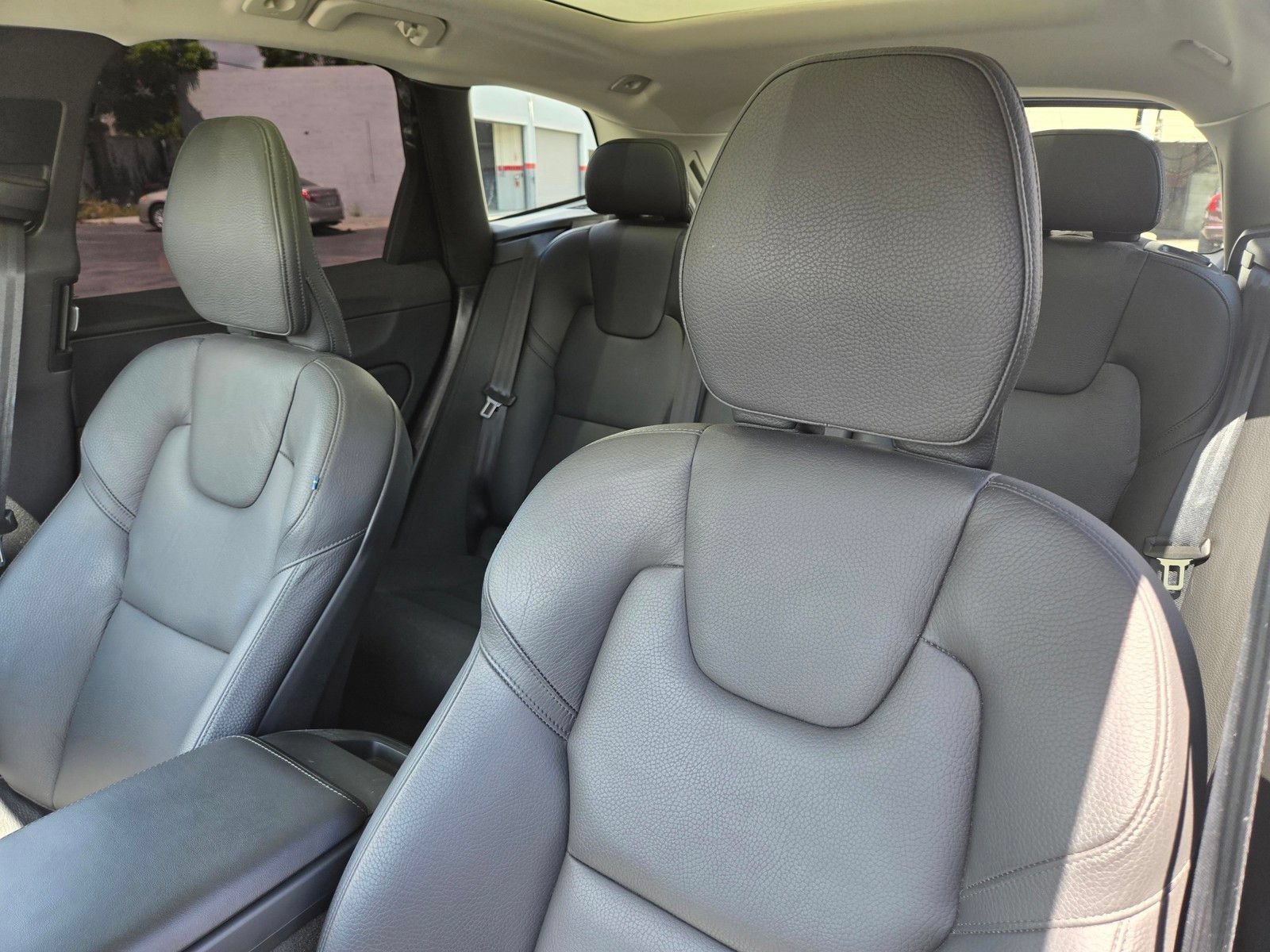 Certified 2025 Volvo XC60 B5 Plus AWD/4WD image 17