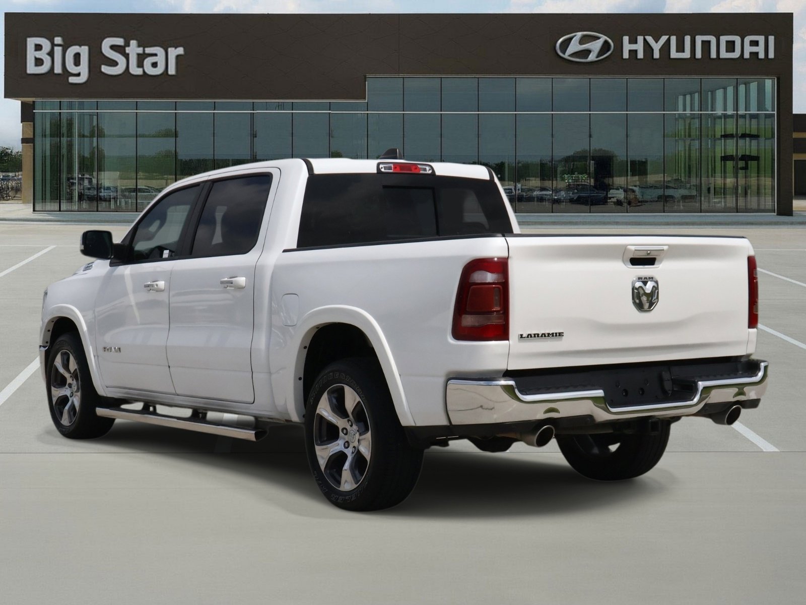 Used 2019 RAM 1500 Laramie RWD image 3