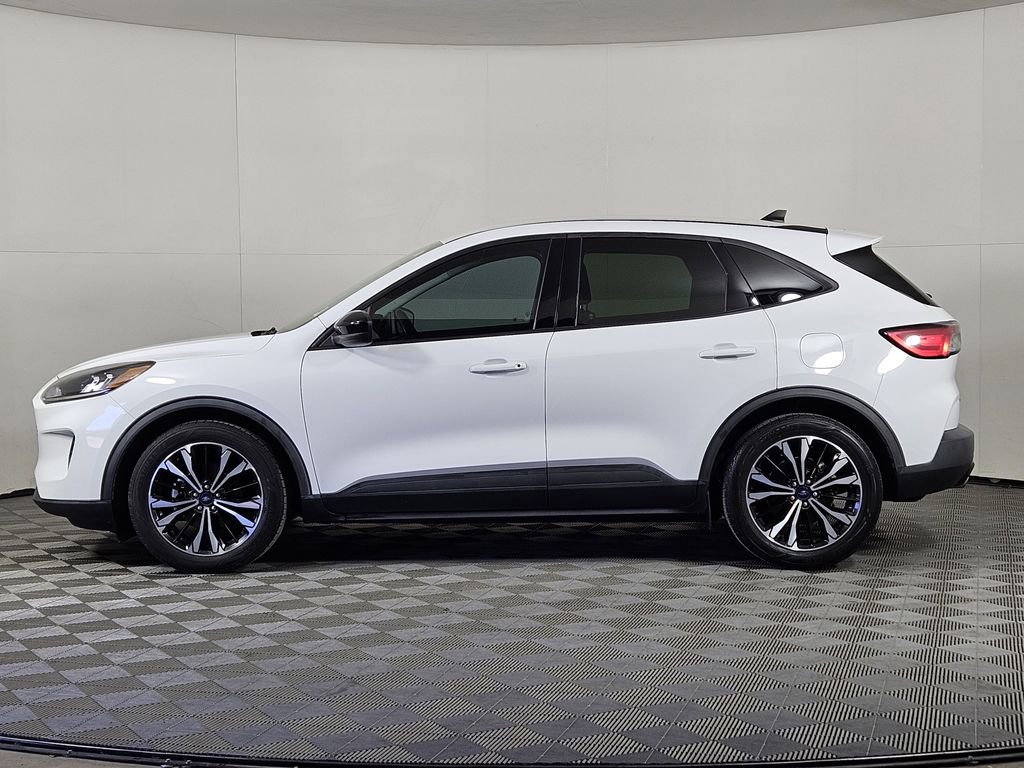 Used 2021 Ford Escape SE w/ SE Sport Appearance Package image 3