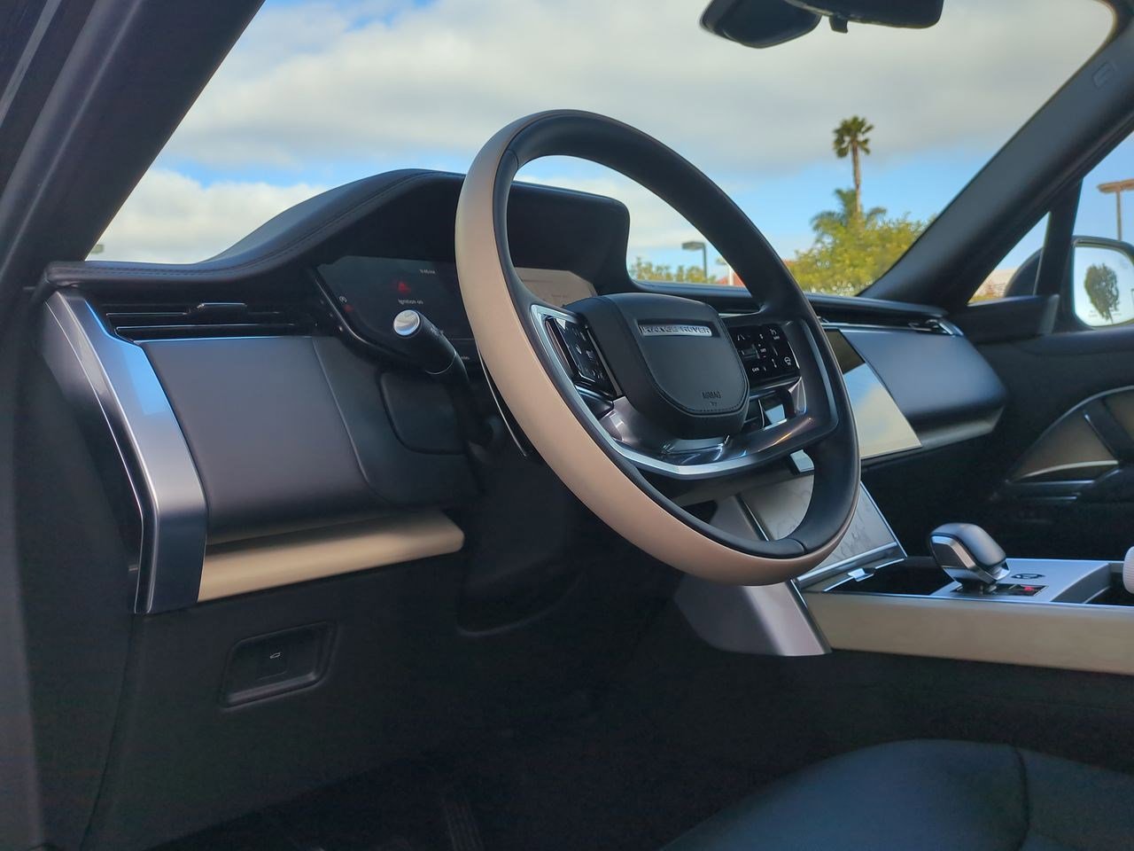 New 2025 Land Rover Range Rover SV image 9