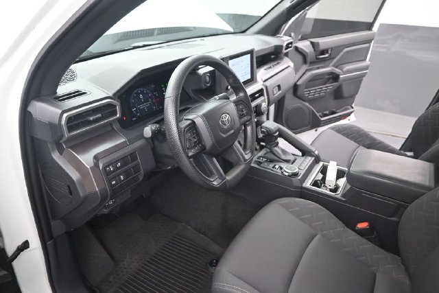 Used 2024 Toyota Tacoma SR5 AWD/4WD image 4
