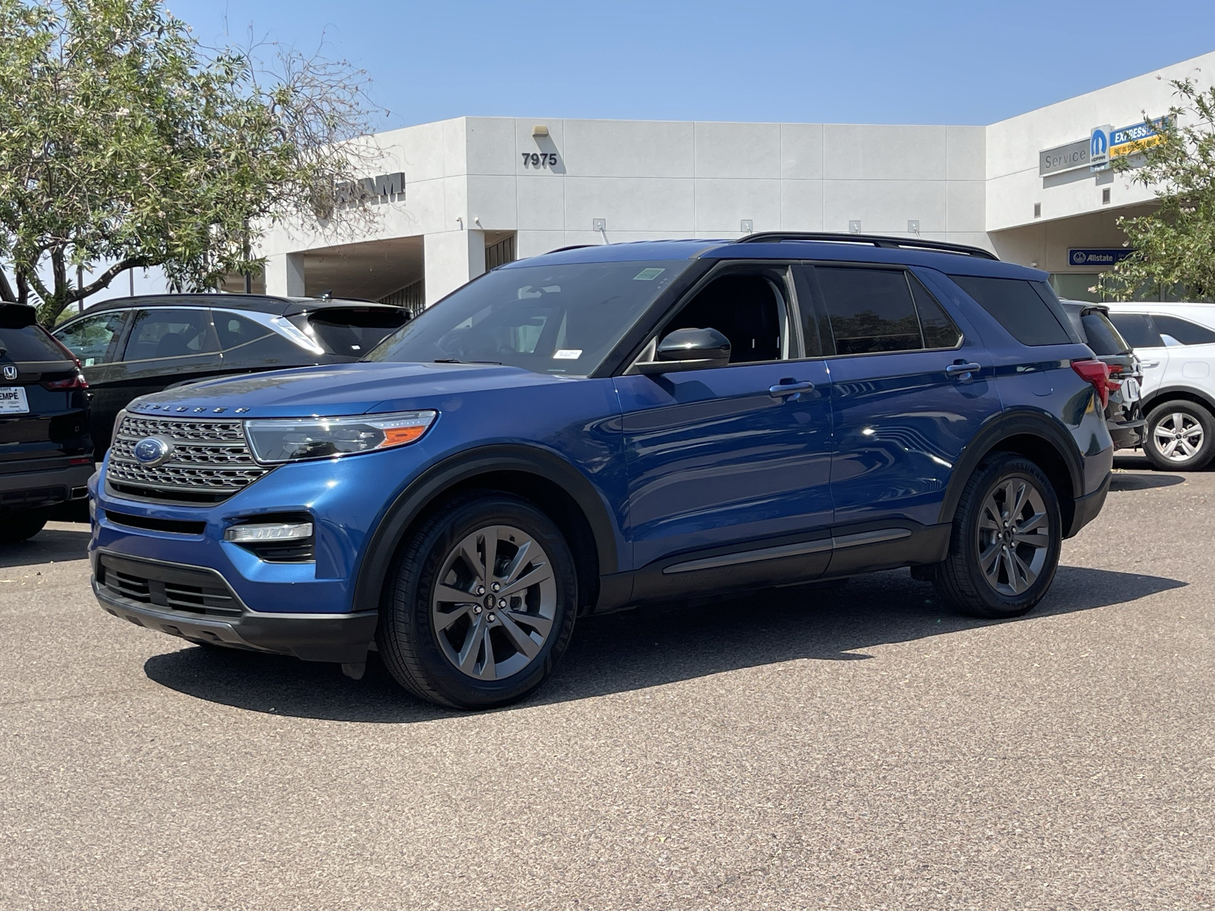 Used 2023 Ford Explorer XLT w/ Equipment Group 202A RWD image 2