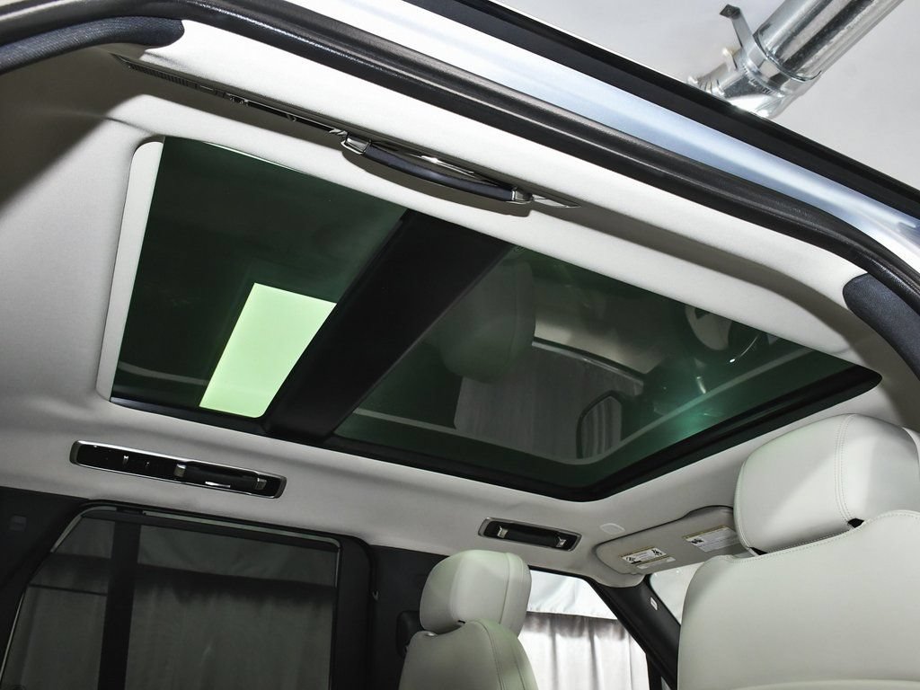 Used 2025 Land Rover Range Rover SE AWD/4WD image 68