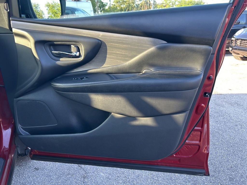Used 2018 Nissan Murano SV image 25