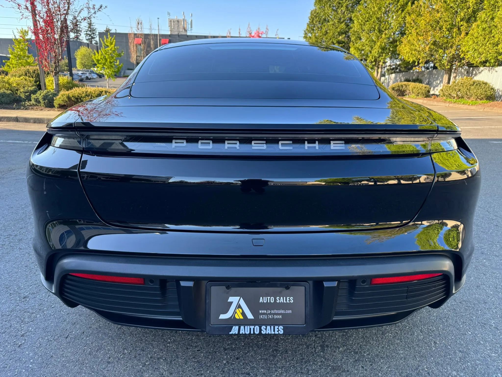 Used 2021 Porsche Taycan RWD image 9