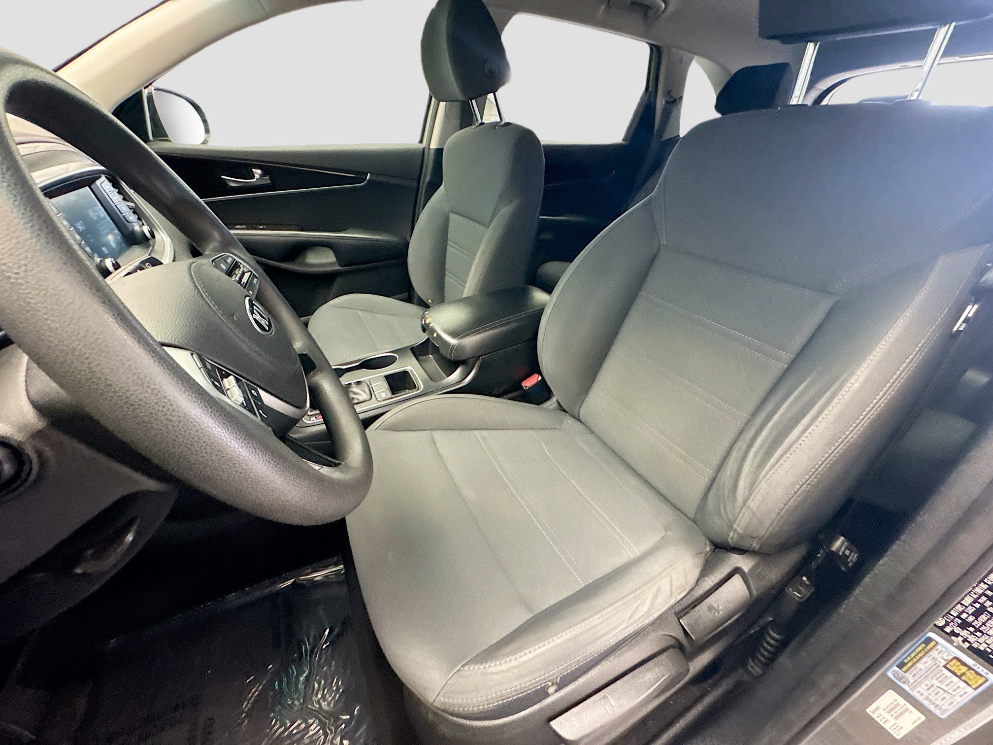 Used 2019 Kia Sorento LX image 11