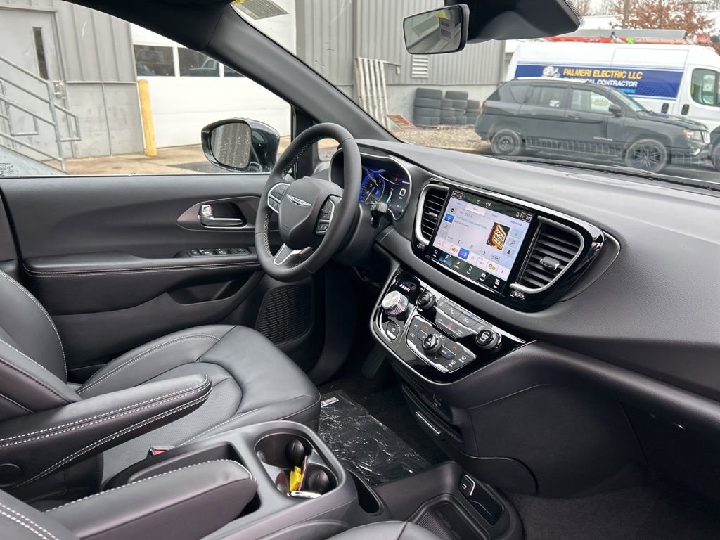 New 2026 Chrysler Voyager LX image 43