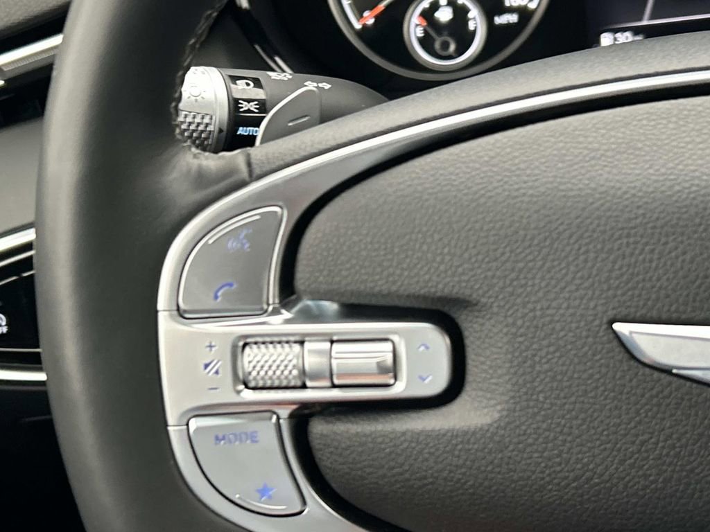 Used 2024 Genesis GV70 2.5T w/ Select Package image 32