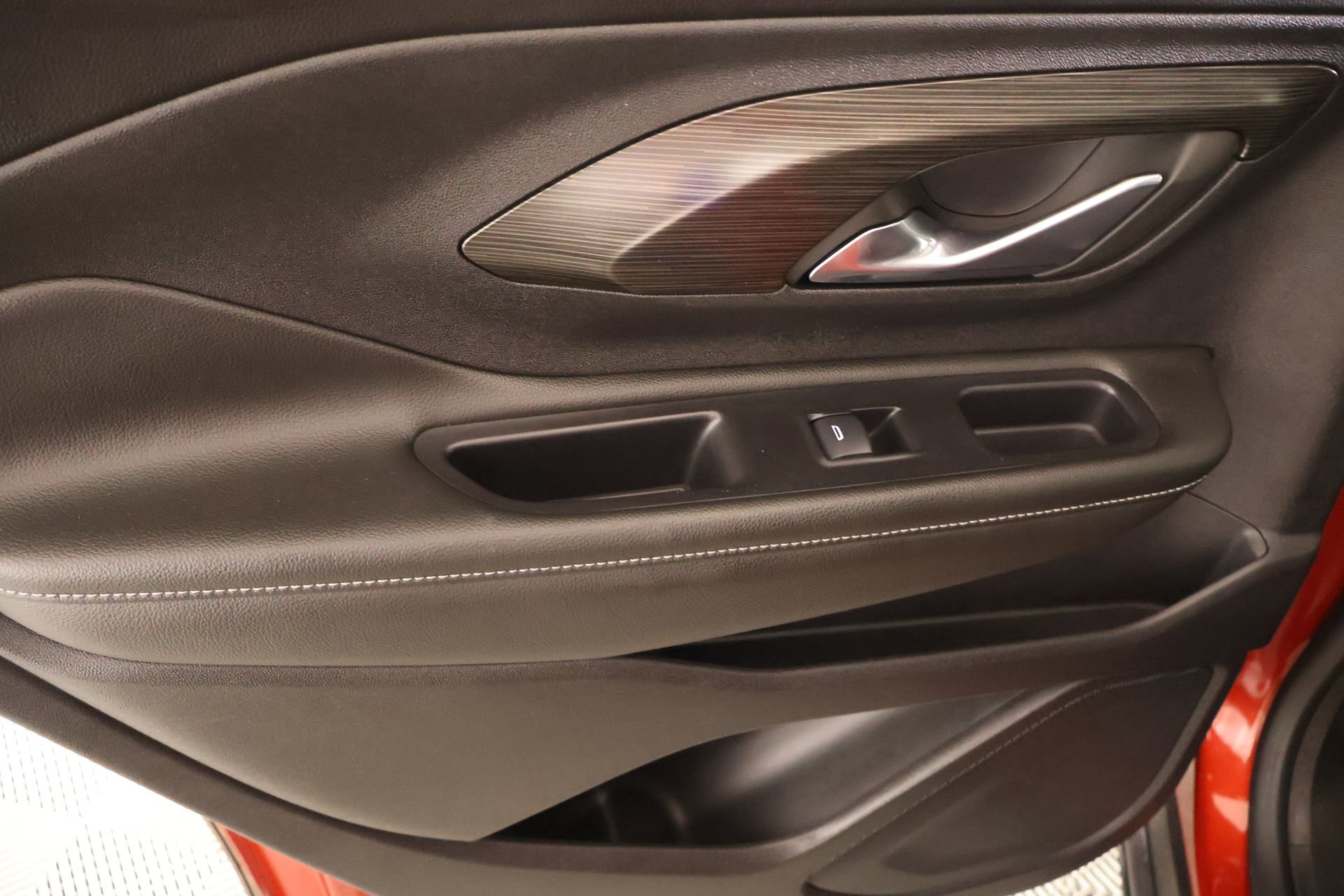 Used 2024 GMC Terrain SLE w/ Driver Convenience Package image 16