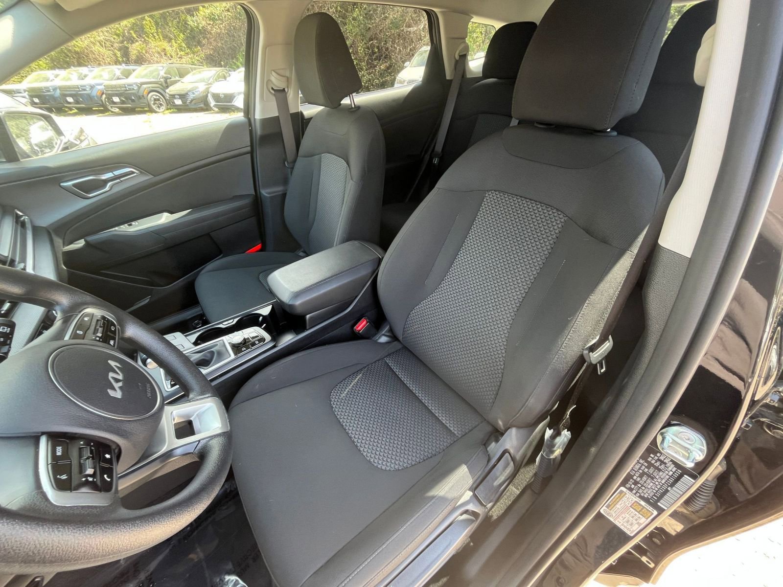 Used 2025 Kia Sportage LX FWD image 33
