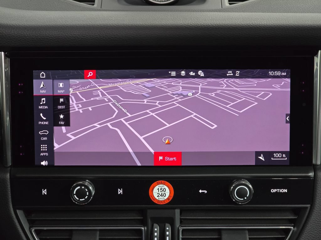 Certified 2025 Porsche Macan AWD/4WD image 18