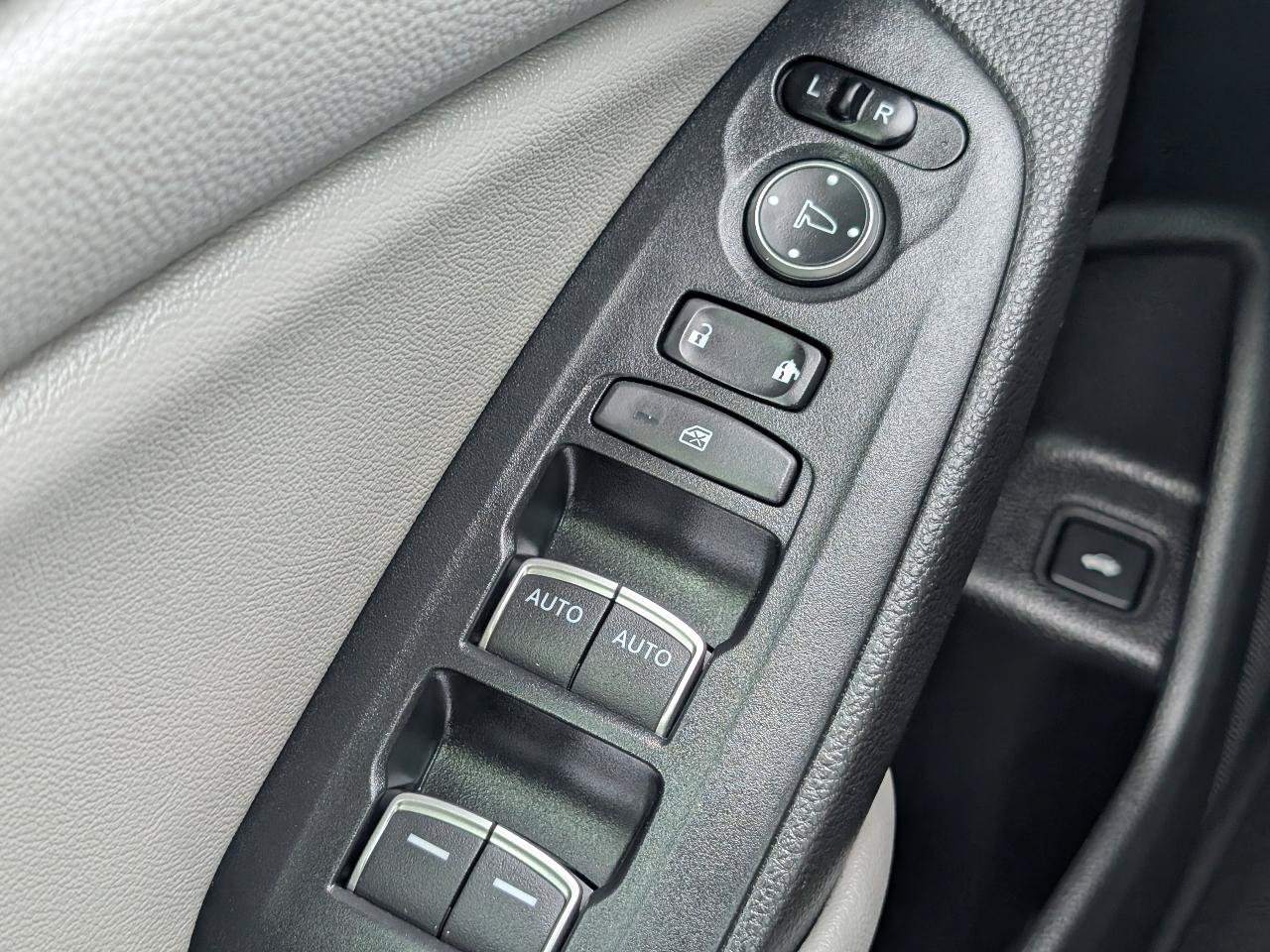Used 2019 Honda Accord EX image 10