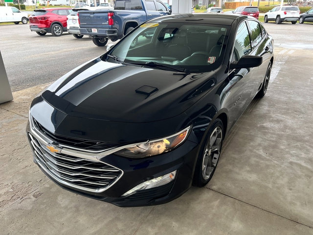 Used 2023 Chevrolet Malibu LT image 2