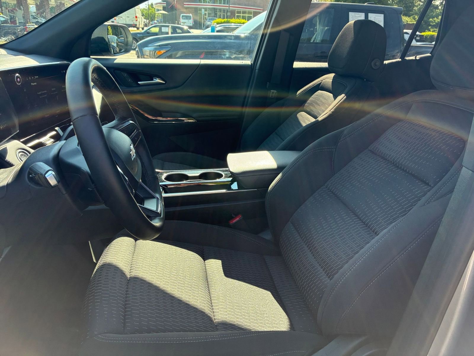 Used 2025 Chevrolet Equinox LT FWD image 28