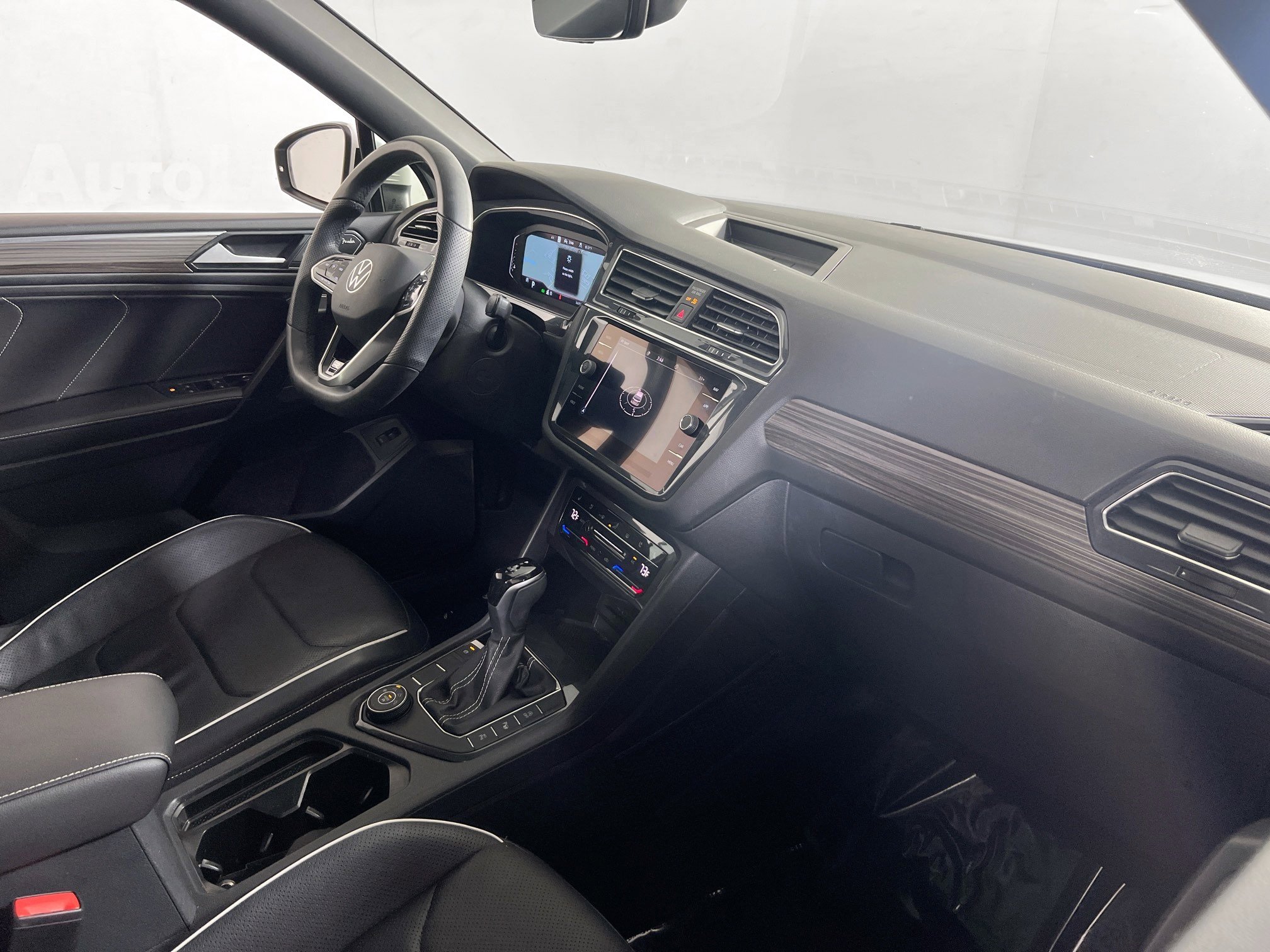 Used 2022 Volkswagen Tiguan SEL R-Line image 29