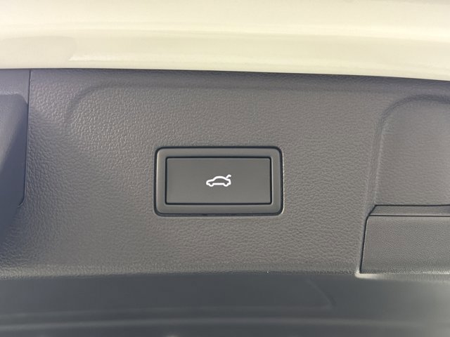 Certified 2026 Volkswagen Atlas Peak Edition AWD/4WD image 13