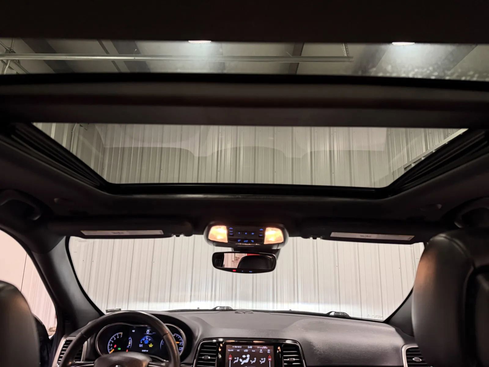 Used 2020 Jeep Grand Cherokee Limited w/ Luxury Group II image 31