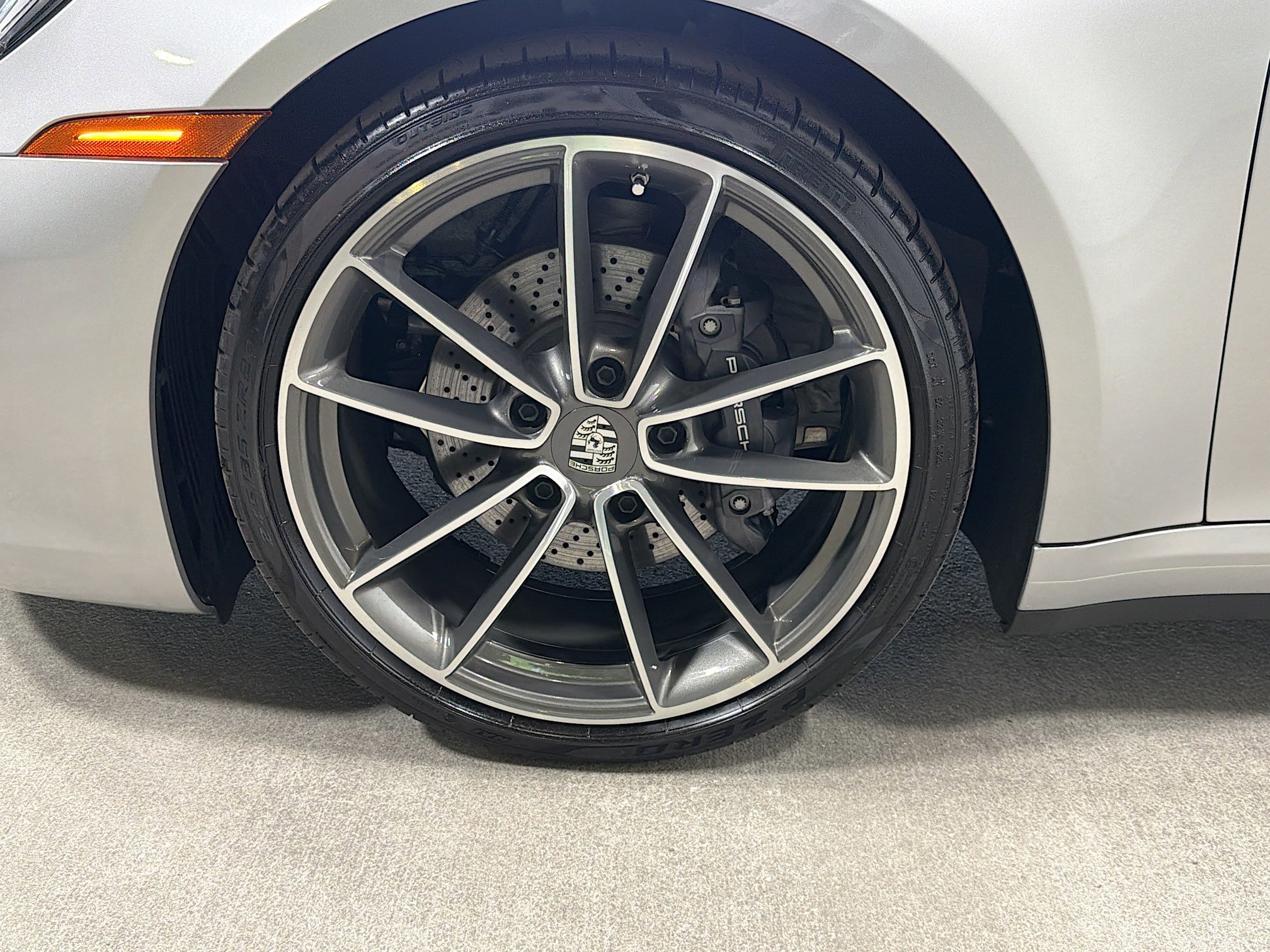 Used 2024 Porsche 911 Carrera RWD image 39